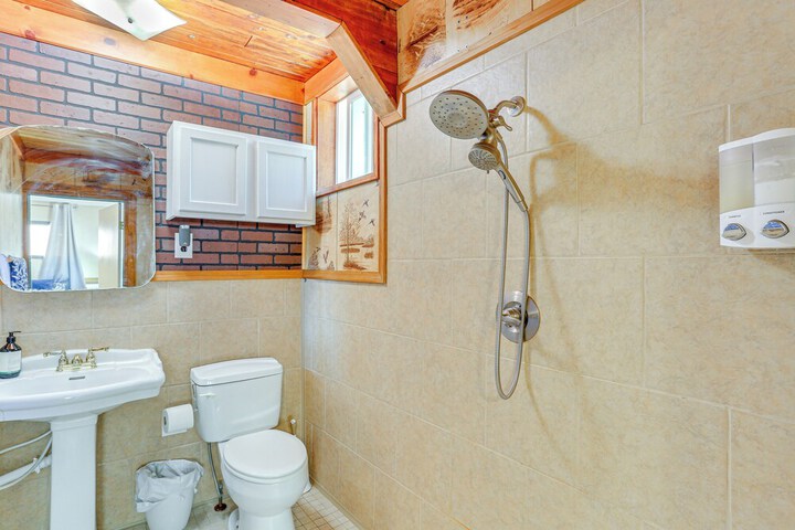 Burney Cottage w / Game Room: Walk to Town!