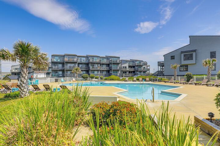 N Topsail Beach Oceanfront Condo w / Pool!