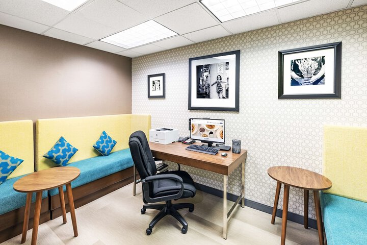 Business Center 36 of 36