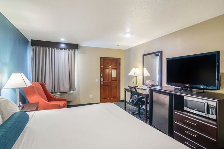 Room 25 of 37