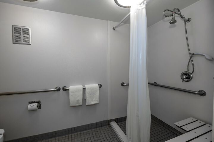 Room 11 of 18
