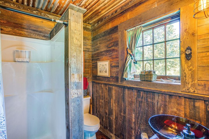 Lake Holbrook Waterfront Vacation Rental w / Dock!