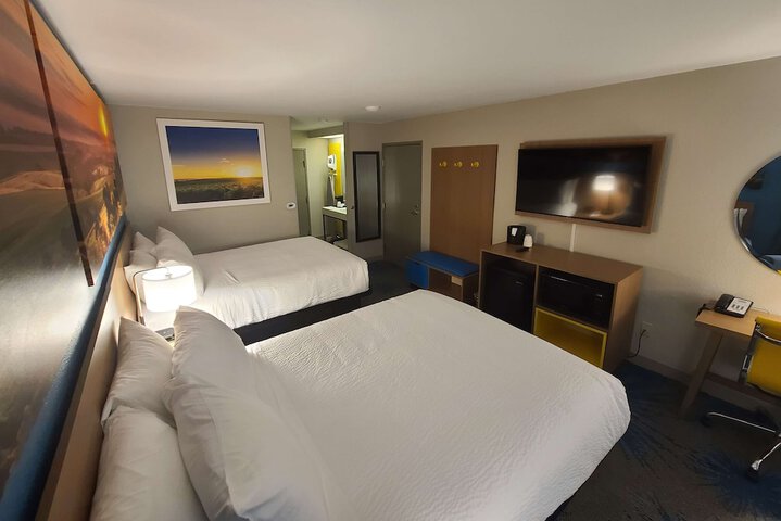 Room 9 of 12