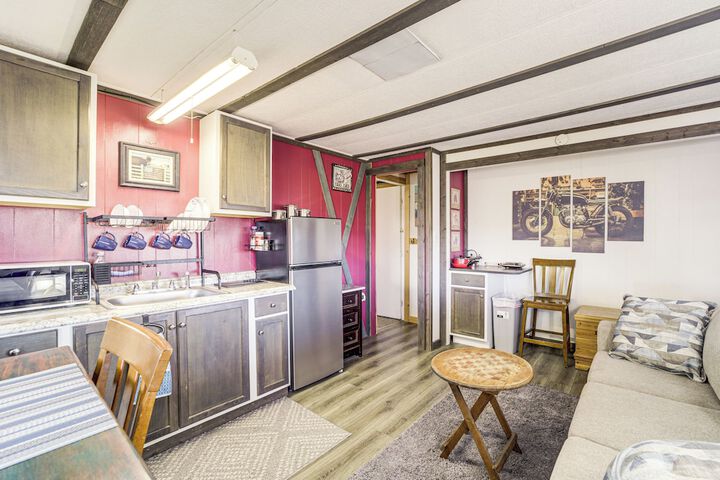 6 Mi to Old Town Panoramic Views: Cottonwood Gem!