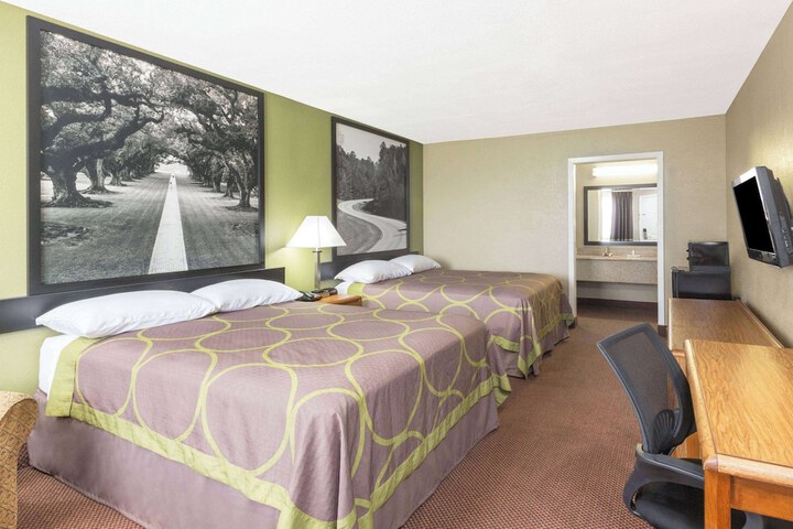 Room 9 of 15