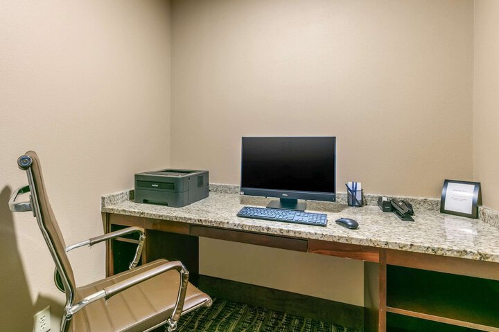 Business Center 31 of 34