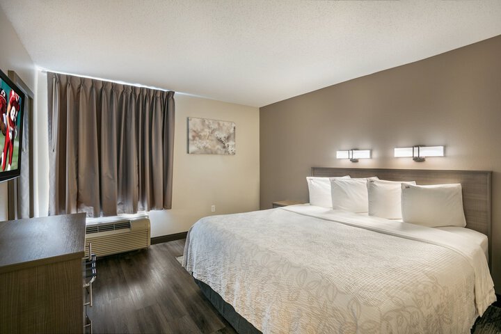 Room 11 of 37