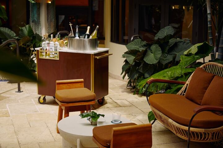 Lounge 92 of 130