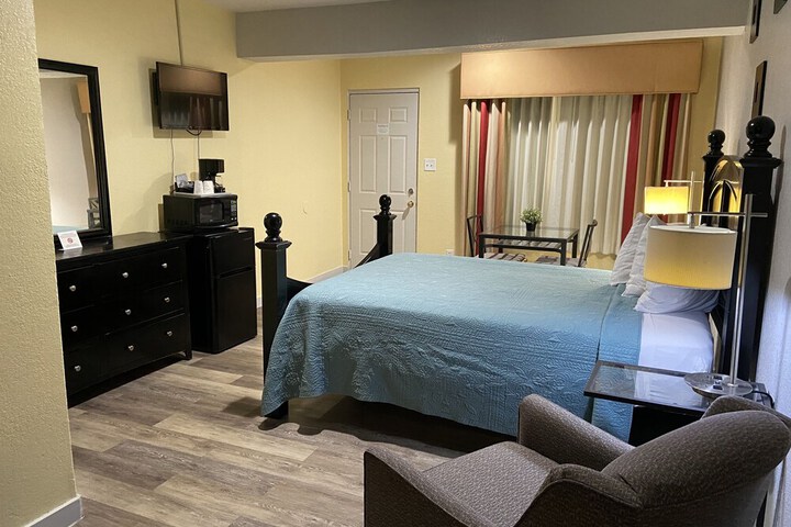 Room 28 of 35
