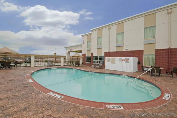 La Quinta Inn & Suites by Wyndham Mathis