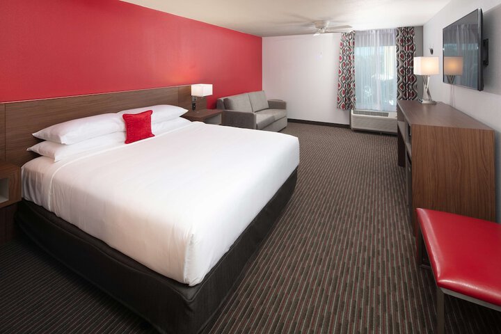 Room 33 of 76