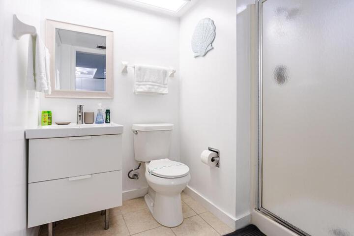 Bass & Sun Condominium 2 / 2 Bedroom