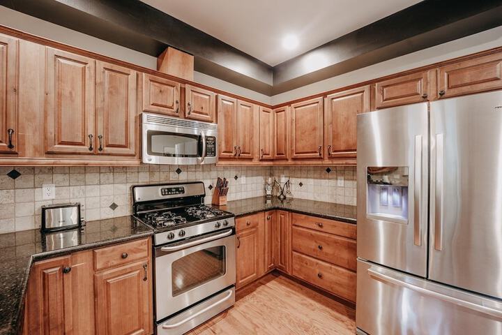 20gs - Wifi - F / p - W/d - Sleeps 6 3 Bedroom Home by RedAwning