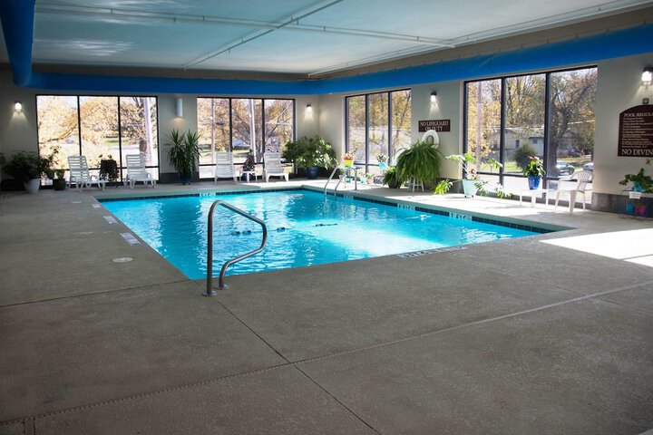 Crossroads Inn & Suites