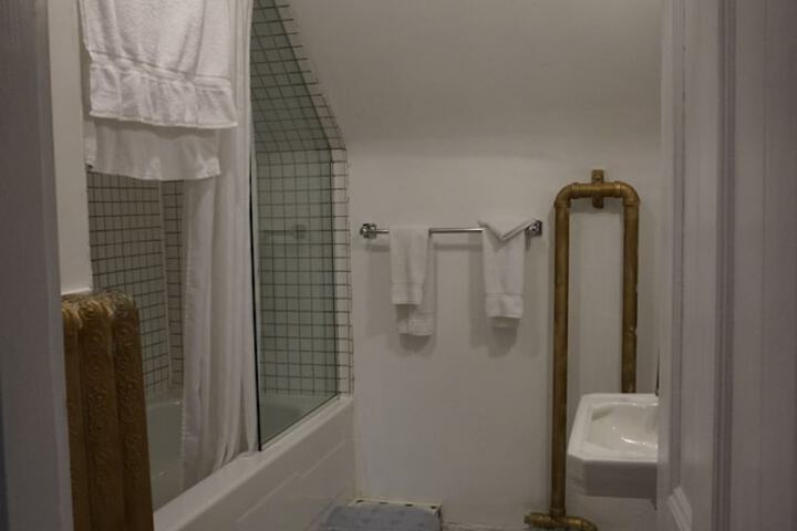 Room 48 of 76