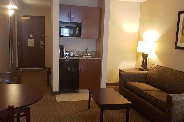Holiday Inn Express Grove City by IHG