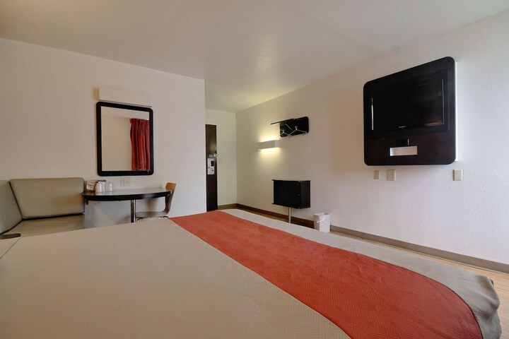 Room 20 of 37