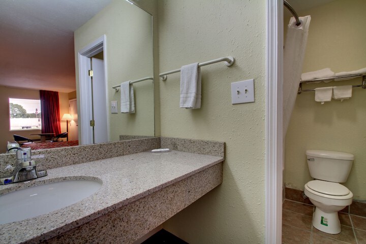 Room 4 of 15