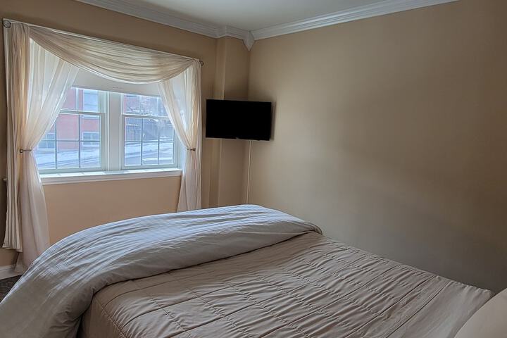 Room 35 of 208
