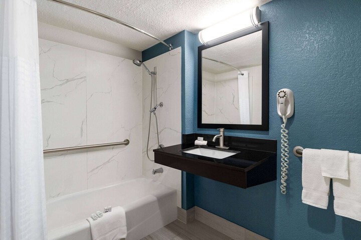 Room 18 of 31
