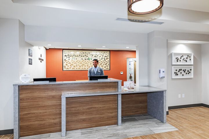 Hotel 7 of 32