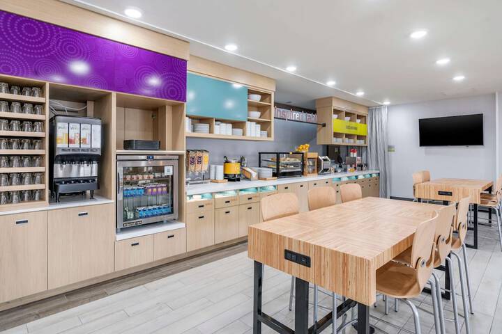 Breakfast/Coffee Service 20 of 24