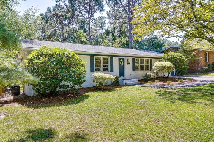 Southern Pines Vacation Rental w / Deck & Grill!