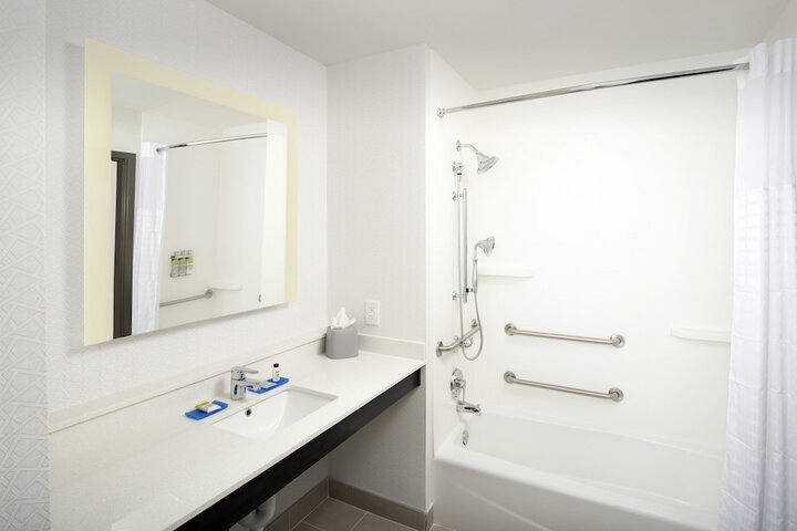 Room 15 of 40