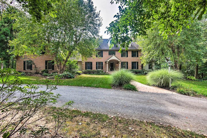 Extravagant Atglen Manor w / Private 60-acre Land!
