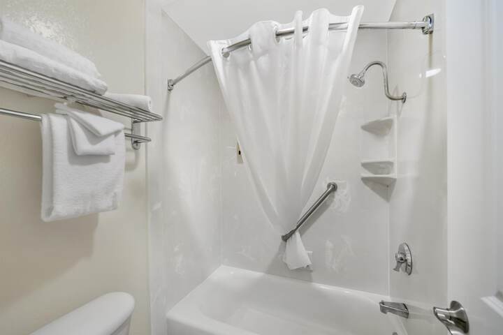 Best Western Plus Northwoods Inn