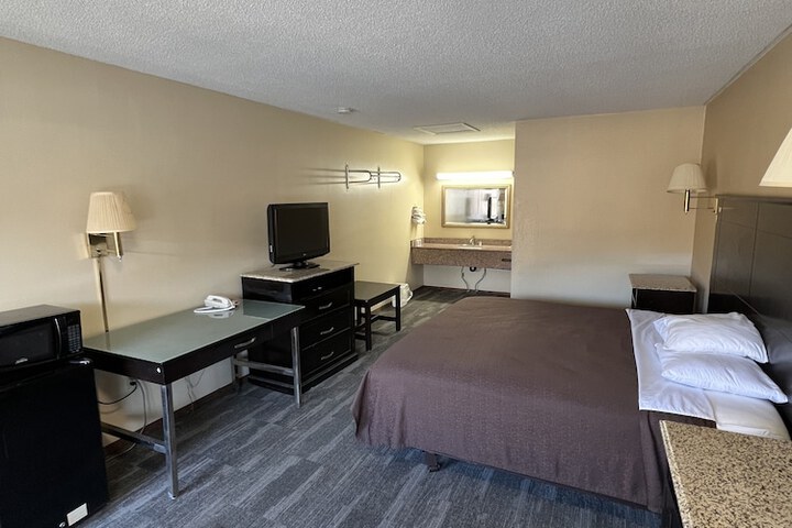 Room 25 of 38