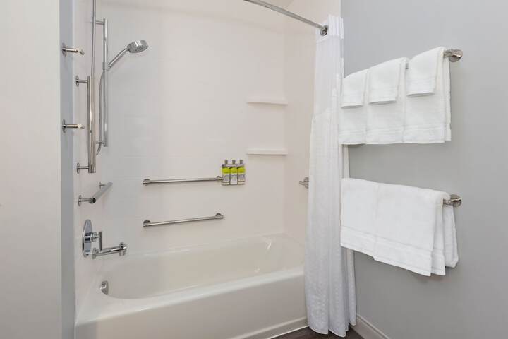 Room 18 of 28