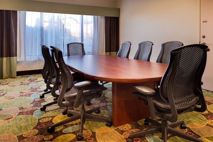 Holiday Inn Hotel & Suites Warren by IHG