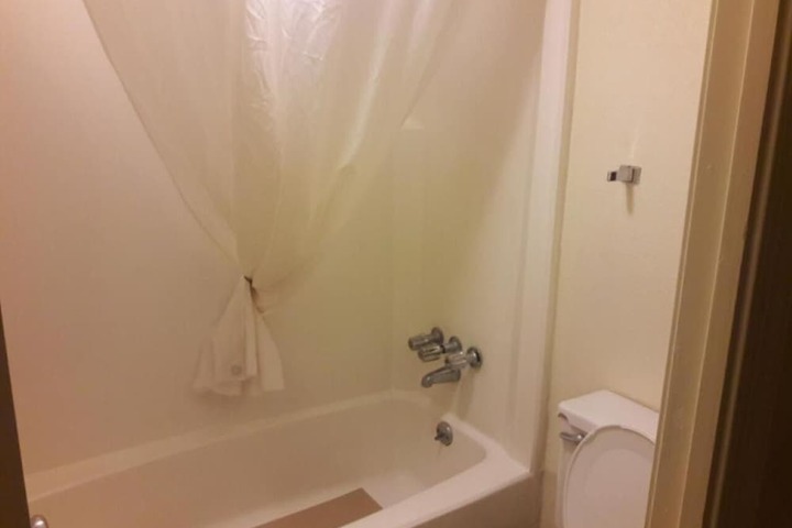 Room 6 of 16