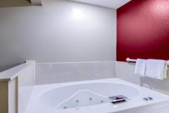 AmericInn Lodge & Suites Hesston