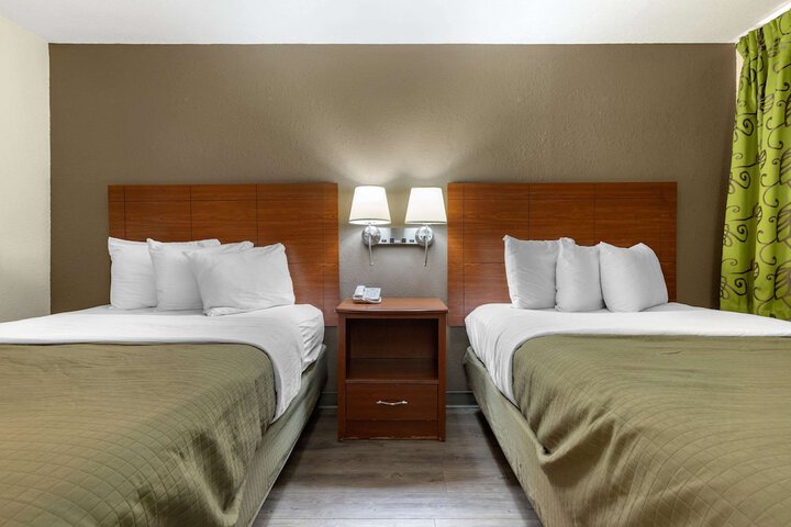 Room 10 of 27