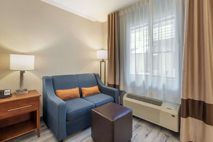 Room 32 of 136