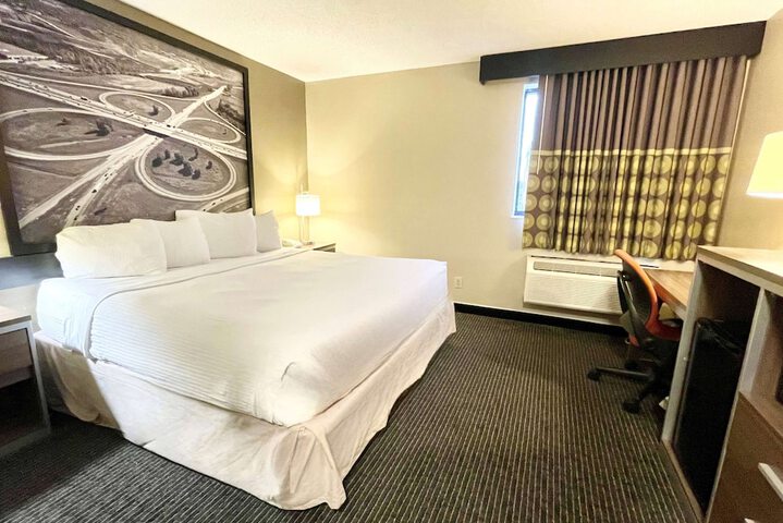 Room 11 of 25