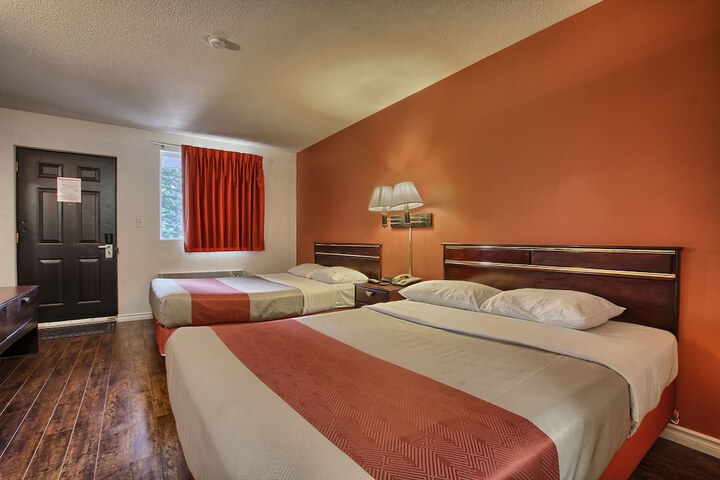 Room 10 of 29