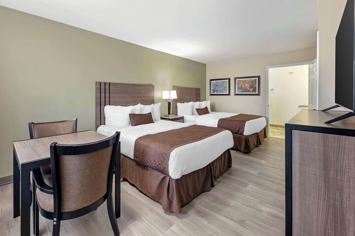 Room 8 of 25