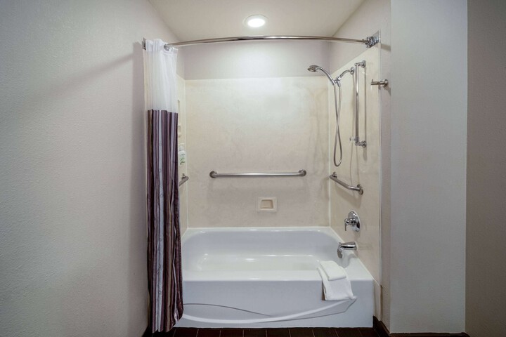 Room 28 of 41