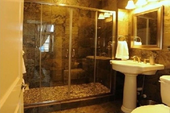 Hamilton House Inn