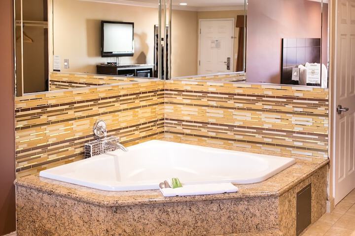 Rodeway Inn & Suites Bellflower