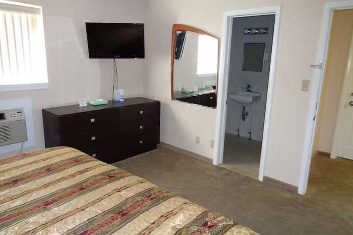 Room 17 of 38