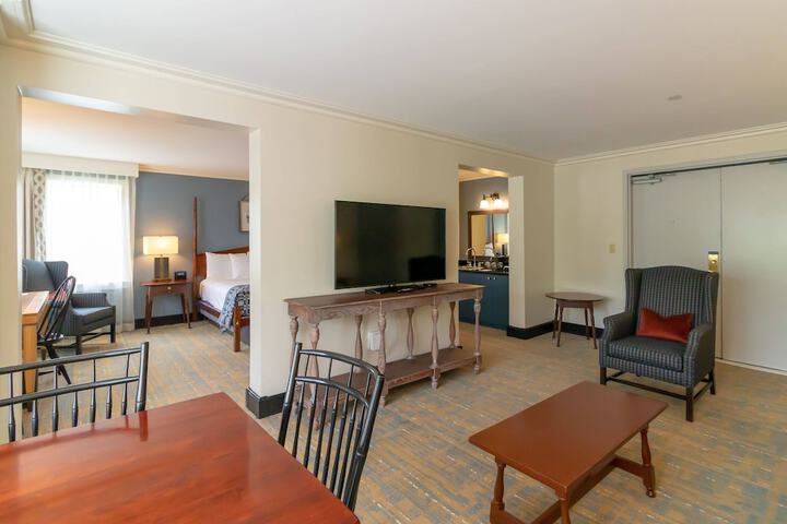 Williamsburg Lodge Autograph Collection