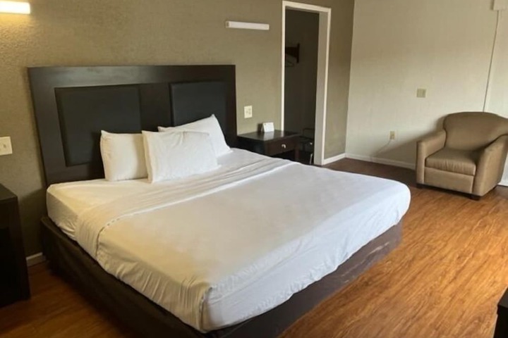 Room 16 of 25