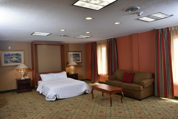 Room 10 of 20