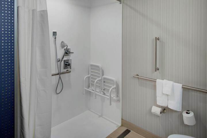 Room 15 of 43