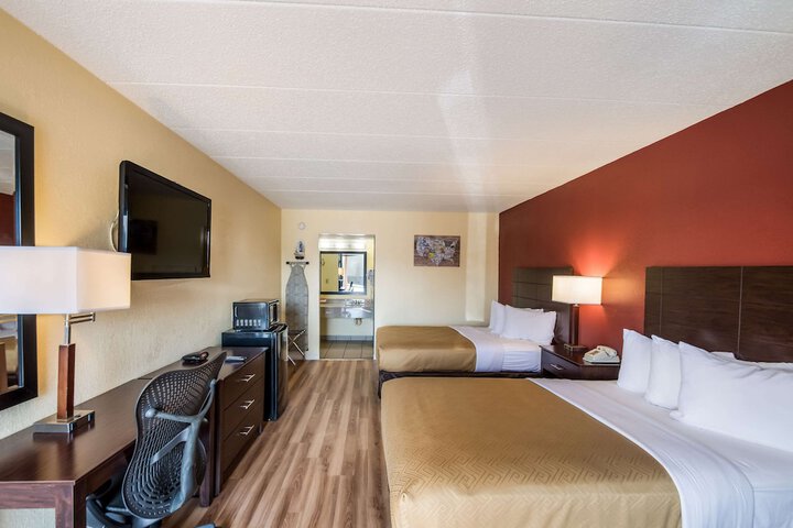 Room 11 of 28