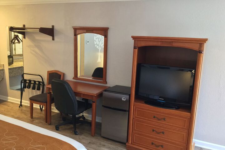 Room 17 of 34